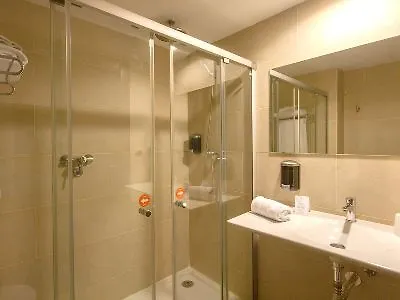 H2 Hotell 3*